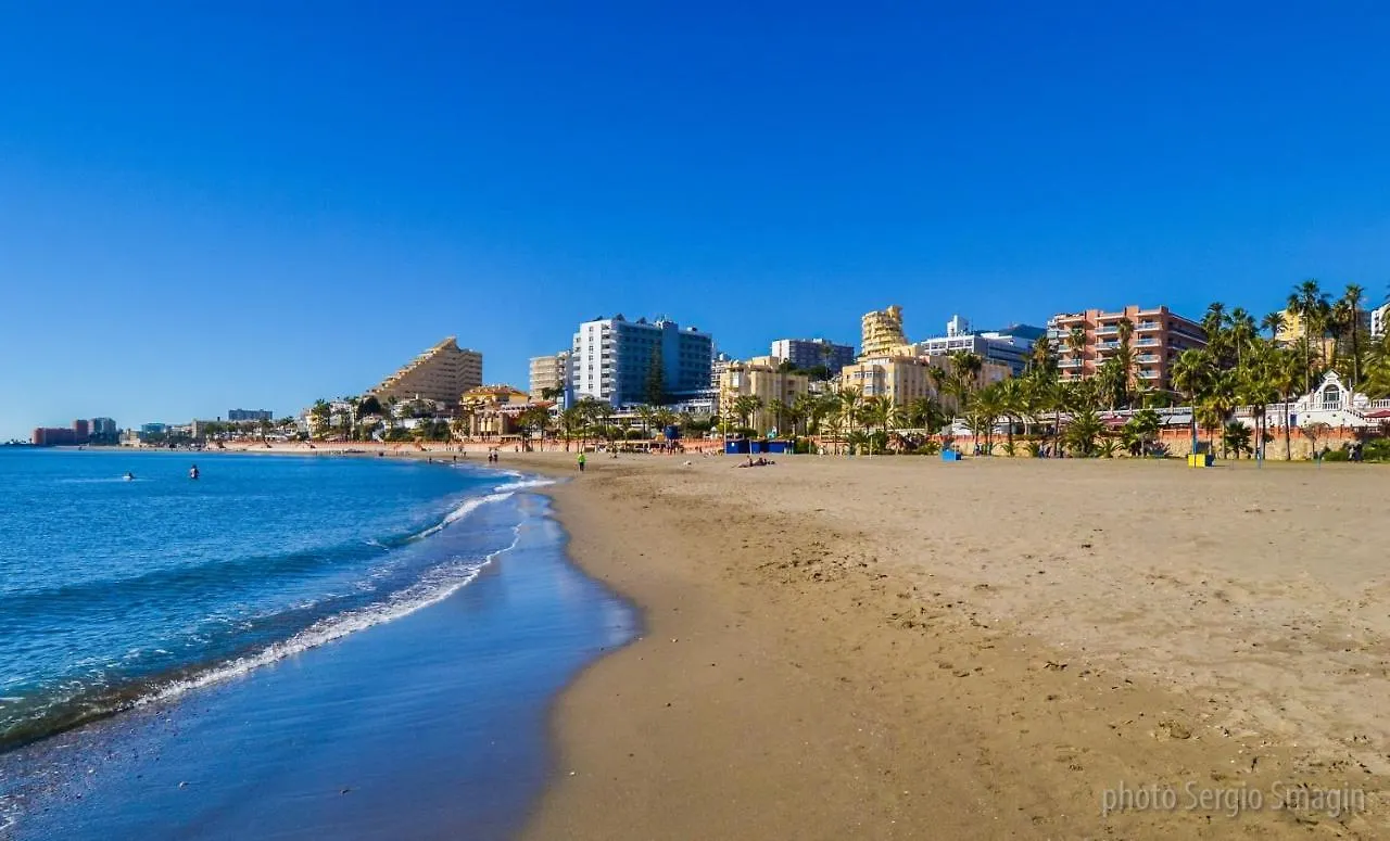 508 Piscis: Mountain-View Apartment with Pool Benalmadena