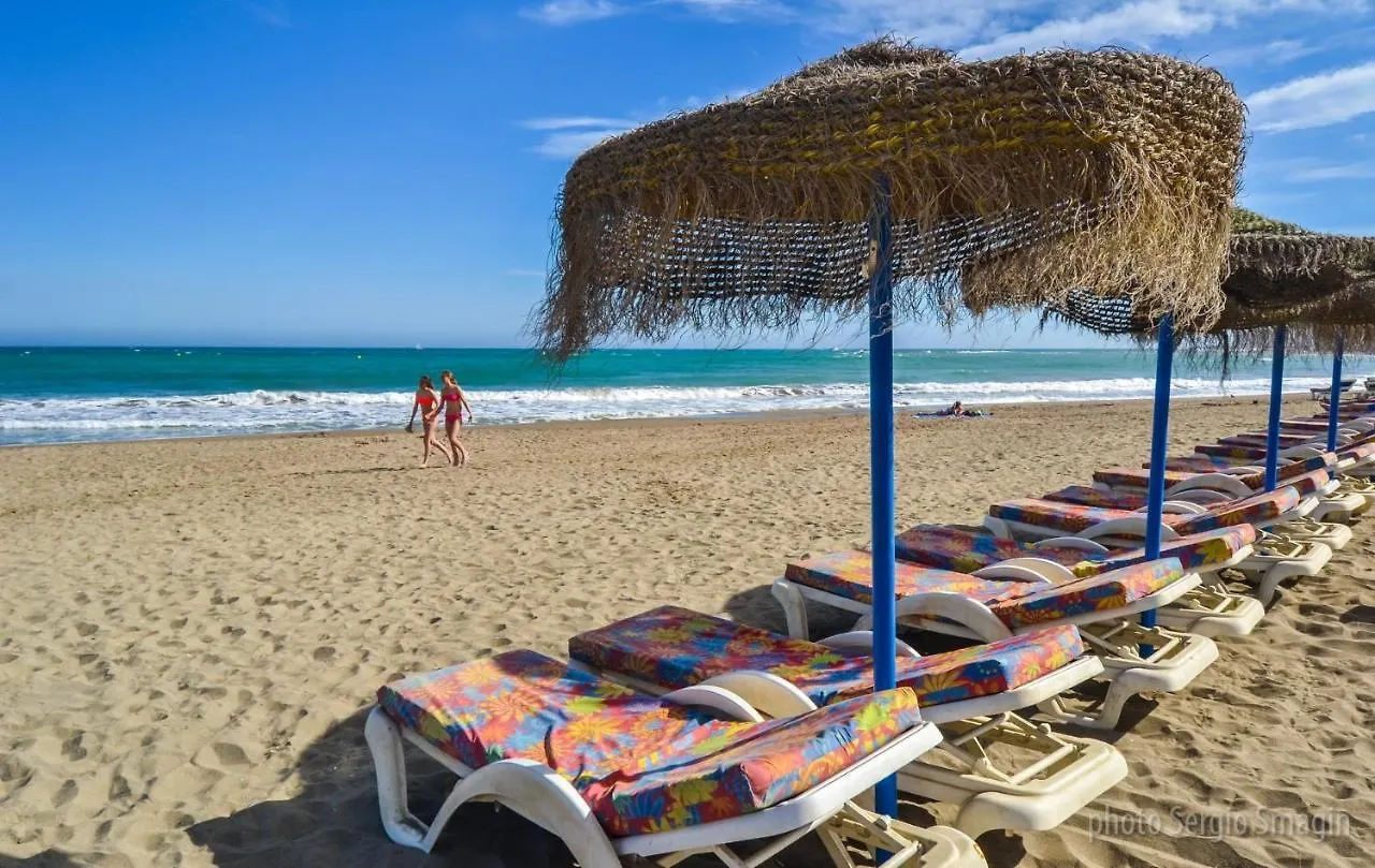 508 Piscis: Mountain-View Apartment with Pool Benalmadena